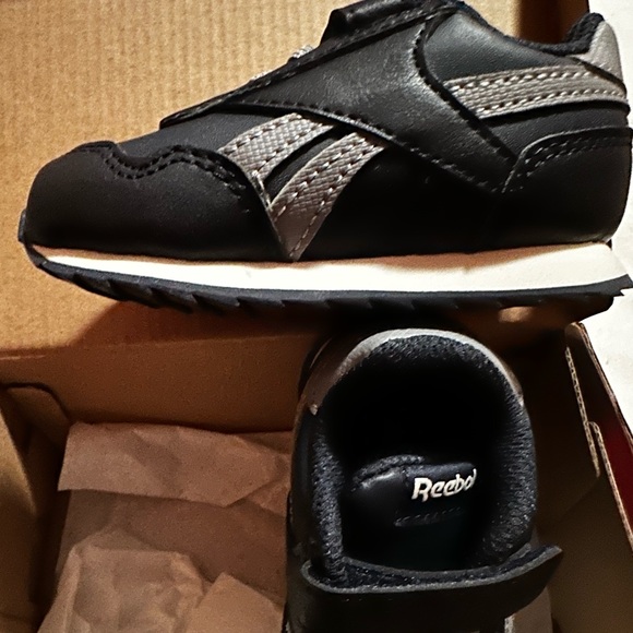 Baby Reebok shoes - Picture 2 of 5